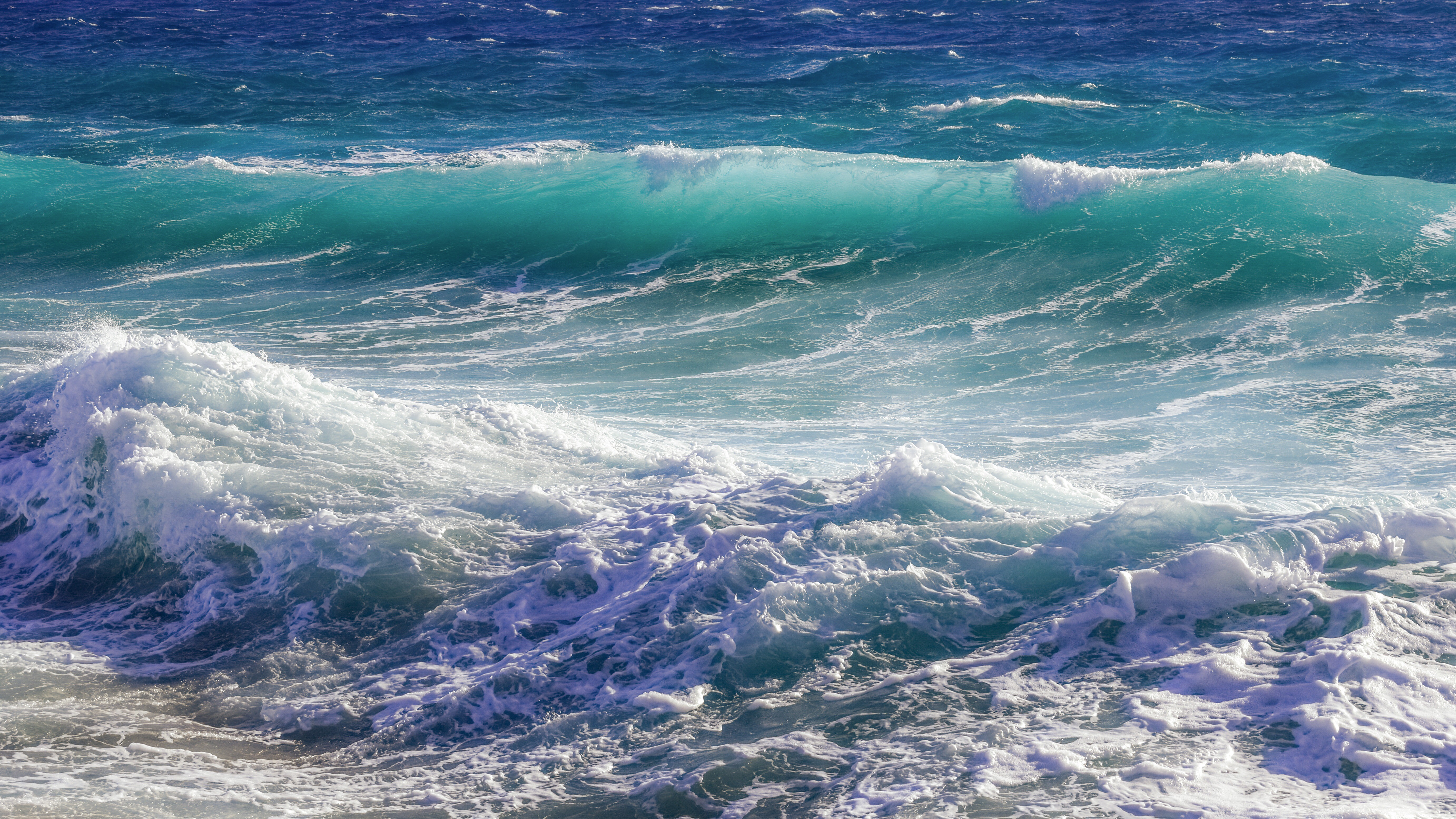 Волна какое море. Море, волны. Небольшие волны на море. Волны прибоя в море. Лазурная волна.